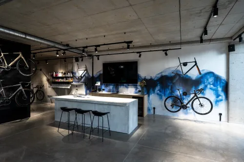 Na Zahálce otevřel obchod pro milovníky cyklistiky -  Future Cycling Bike & Coffee